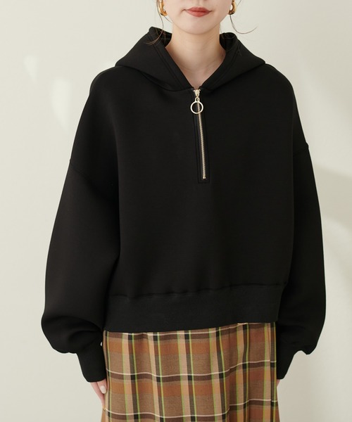 natural couture（ナチュラルクチュール）の「ハーフZIPダンボールショート丈プルパーカー（Tシャツ/カットソー・レディース・ブラック/オフホワイト/ベージュ/グレイッシュベージュ・FREE）」の17枚目の写真