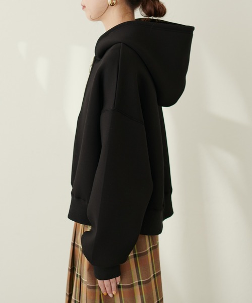 natural couture（ナチュラルクチュール）の「ハーフZIPダンボールショート丈プルパーカー（Tシャツ/カットソー・レディース・ブラック/オフホワイト/ベージュ/グレイッシュベージュ・FREE）」の18枚目の写真