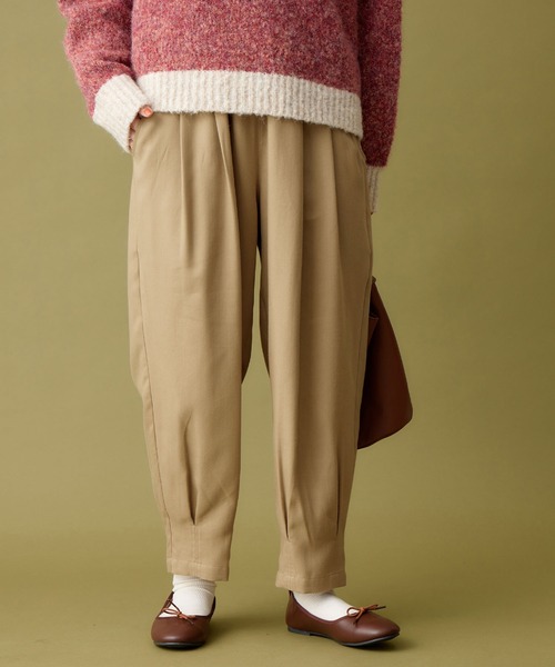 Viola e Viola(ヴィオラエヴィオラ)の「ふんわりやわらか素材のゆるパンツ(その他パンツ・レディース・スミクロ/グレイッシュベージュ・M/L/LL)」の1枚目の写真