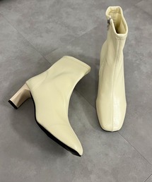 スクエアトゥショートブーツ