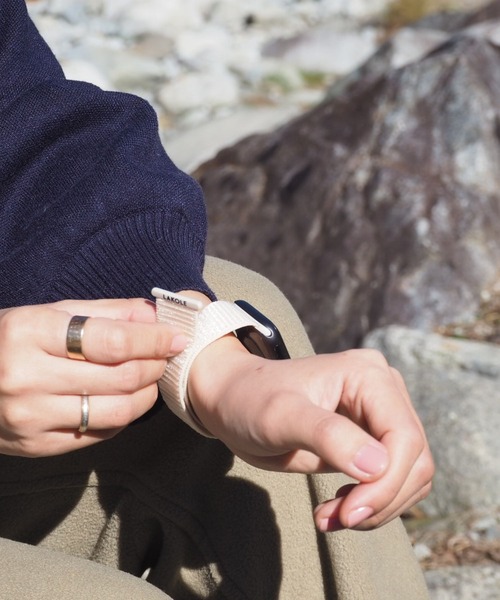 LAKOLE（ラコレ）の「AppleWatchベルト[ゴム] / 990198（デジタル腕時計・レディース・チャコール/アイボリー・X-SMALL/SMALL）」の2枚目の写真