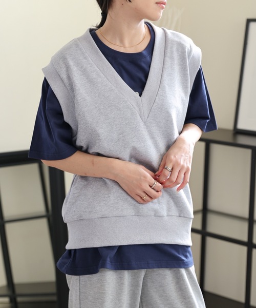 ULEULA（ウルア）の「スウェットVネックノースリベスト（ベスト・レディース・ブラック/ホワイト/グレー・FREE）」の22枚目の写真