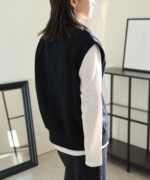 ULEULA（ウルア）の「スウェットVネックノースリベスト（ベスト・レディース・ブラック/ホワイト/グレー・FREE）」の17枚目の写真