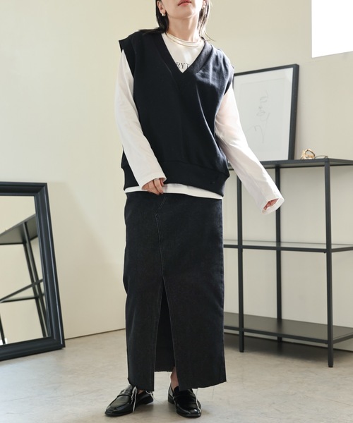 ULEULA（ウルア）の「スウェットVネックノースリベスト（ベスト・レディース・ブラック/ホワイト/グレー・FREE）」の19枚目の写真