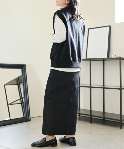 ULEULA（ウルア）の「スウェットVネックノースリベスト（ベスト・レディース・ブラック/ホワイト/グレー・FREE）」の20枚目の写真