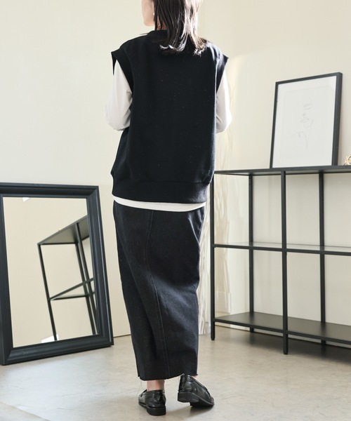 ULEULA（ウルア）の「スウェットVネックノースリベスト（ベスト・レディース・ブラック/ホワイト/グレー・FREE）」の21枚目の写真