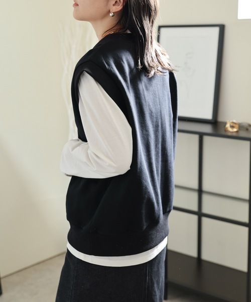 ULEULA（ウルア）の「スウェットVネックノースリベスト（ベスト・レディース・ブラック/ホワイト/グレー・FREE）」の16枚目の写真