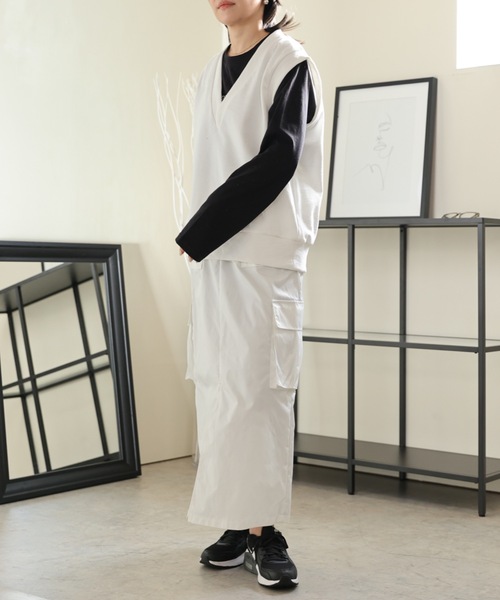 ULEULA（ウルア）の「スウェットVネックノースリベスト（ベスト・レディース・ブラック/ホワイト/グレー・FREE）」の9枚目の写真