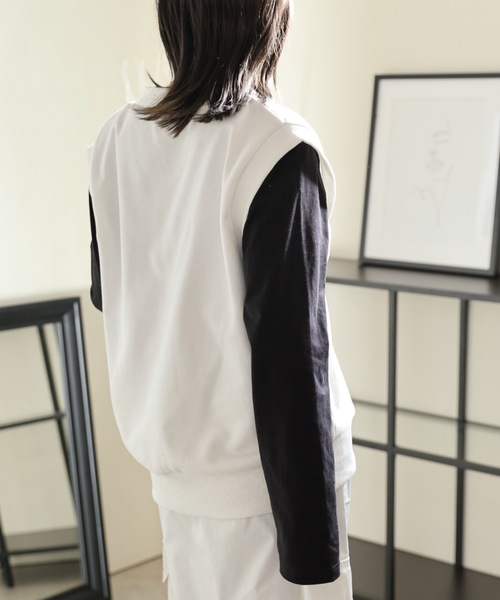 ULEULA（ウルア）の「スウェットVネックノースリベスト（ベスト・レディース・ブラック/ホワイト/グレー・FREE）」の6枚目の写真