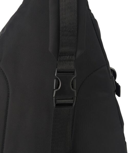 tk.TAKEO KIKUCHI(ティーケータケオキクチ)の「◆ワンショルダーボディバッグ(ボディバッグ/ウエストポーチ・メンズ・ブラック・00)」の11枚目の写真