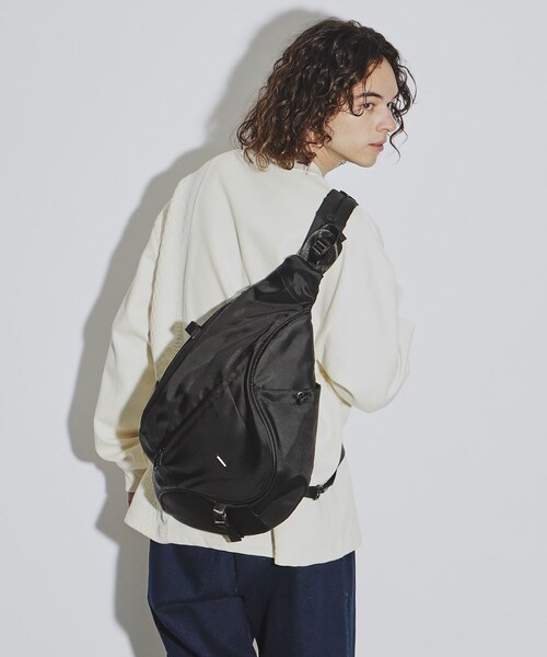 tk.TAKEO KIKUCHI(ティーケータケオキクチ)の「◆ワンショルダーボディバッグ(ボディバッグ/ウエストポーチ・メンズ・ブラック・00)」の13枚目の写真