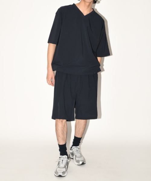SUPERTHANKS（スーパーサンクス）の「【速乾素材使用】オーバーサイズVネック プルオーバー　Technical S/S pullover（セットアップ/ユニセックス）（Tシャツ/カットソー・メンズ・グレー/ブラック/ネイビー・S/M/L）」の15枚目の写真