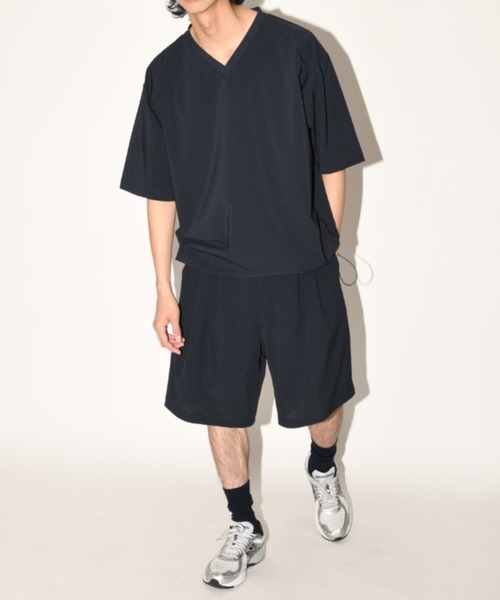 SUPERTHANKS（スーパーサンクス）の「【速乾素材使用】オーバーサイズVネック プルオーバー　Technical S/S pullover（セットアップ/ユニセックス）（Tシャツ/カットソー・メンズ・グレー/ブラック/ネイビー・S/M/L）」の16枚目の写真
