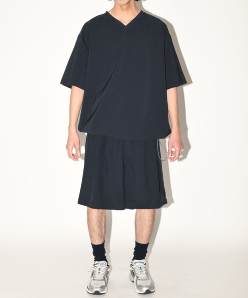 SUPERTHANKS（スーパーサンクス）の「【速乾素材使用】オーバーサイズVネック プルオーバー　Technical S/S pullover（セットアップ/ユニセックス）（Tシャツ/カットソー・メンズ・グレー/ブラック/ネイビー・S/M/L）」の17枚目の写真