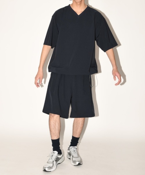 SUPERTHANKS（スーパーサンクス）の「【速乾素材使用】オーバーサイズVネック プルオーバー　Technical S/S pullover（セットアップ/ユニセックス）（Tシャツ/カットソー・メンズ・グレー/ブラック/ネイビー・S/M/L）」の18枚目の写真