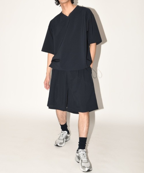 SUPERTHANKS（スーパーサンクス）の「【速乾素材使用】オーバーサイズVネック プルオーバー　Technical S/S pullover（セットアップ/ユニセックス）（Tシャツ/カットソー・メンズ・グレー/ブラック/ネイビー・S/M/L）」の19枚目の写真