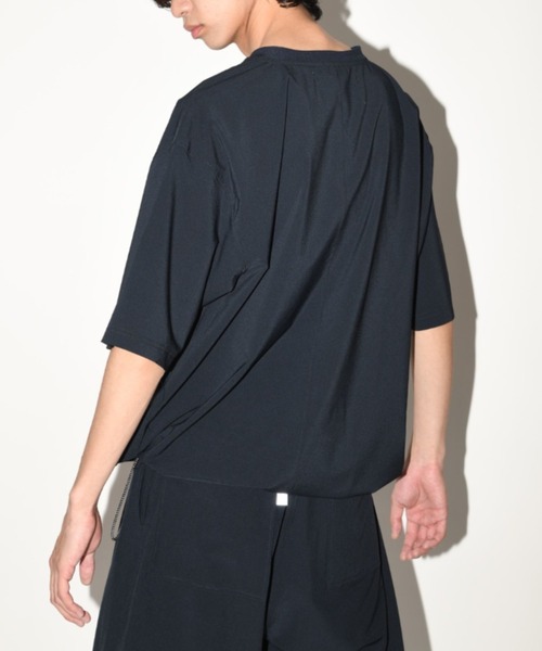 SUPERTHANKS（スーパーサンクス）の「【速乾素材使用】オーバーサイズVネック プルオーバー　Technical S/S pullover（セットアップ/ユニセックス）（Tシャツ/カットソー・メンズ・グレー/ブラック/ネイビー・S/M/L）」の12枚目の写真