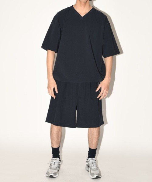 SUPERTHANKS（スーパーサンクス）の「【速乾素材使用】オーバーサイズVネック プルオーバー　Technical S/S pullover（セットアップ/ユニセックス）（Tシャツ/カットソー・メンズ・グレー/ブラック/ネイビー・S/M/L）」の14枚目の写真