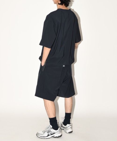 SUPERTHANKS（スーパーサンクス）の「【速乾素材使用】オーバーサイズVネック プルオーバー　Technical S/S pullover（セットアップ/ユニセックス）（Tシャツ/カットソー・メンズ・グレー/ブラック/ネイビー・S/M/L）」の20枚目の写真