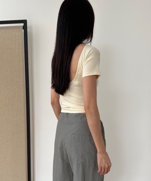 Didot.showroom(ディドット ショールーム)の「バックオープンクロップドT(Tシャツ/カットソー・レディース・ブラウン/ピンク/アイボリー/ブラック/クリーム・FREE)」の5枚目の写真