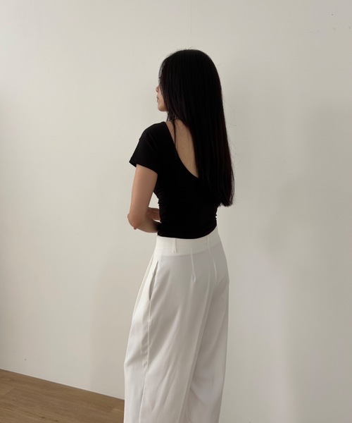 Didot.showroom(ディドット ショールーム)の「バックオープンクロップドT(Tシャツ/カットソー・レディース・ブラウン/ピンク/アイボリー/ブラック/クリーム・FREE)」の1枚目の写真