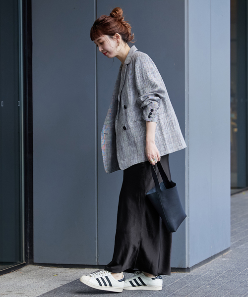 B.C STOCK(ベーセーストック)の「サテンマーメイドロングスカート(スカート・レディース・ブラック/アイボリー・FREE)」の6枚目の写真