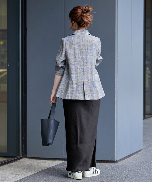 B.C STOCK(ベーセーストック)の「サテンマーメイドロングスカート(スカート・レディース・ブラック/アイボリー・FREE)」の7枚目の写真