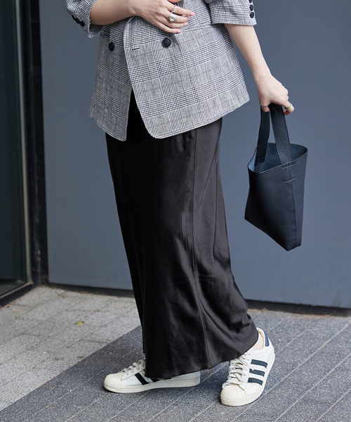 B.C STOCK(ベーセーストック)の「サテンマーメイドロングスカート(スカート・レディース・ブラック/アイボリー・FREE)」の10枚目の写真