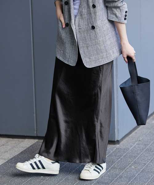 B.C STOCK(ベーセーストック)の「サテンマーメイドロングスカート(スカート・レディース・ブラック/アイボリー・FREE)」の11枚目の写真