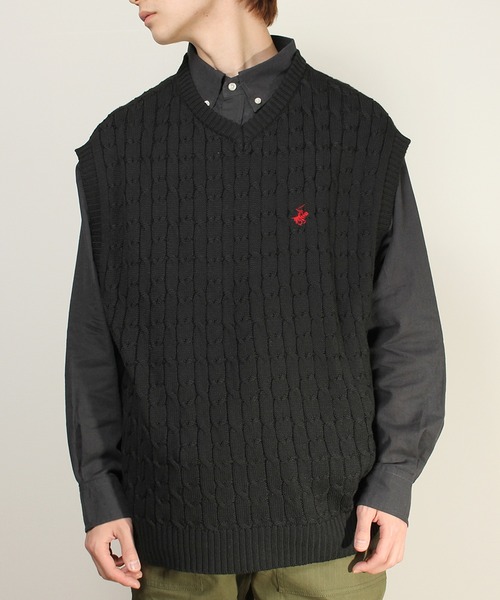 BEVERLY HILLS POLO CLUB（ビバリーヒルズポロクラブ）の「【BEVERLY HILLS POLO CLUB/ビバリーヒルズポロクラブ】ワンポイント刺繍ケーブル編みオーバーサイズニットベスト（ベスト・メンズ・ブラック/グリーン/オフホワイト/ネイビー・LL/M/L）」の3枚目の写真