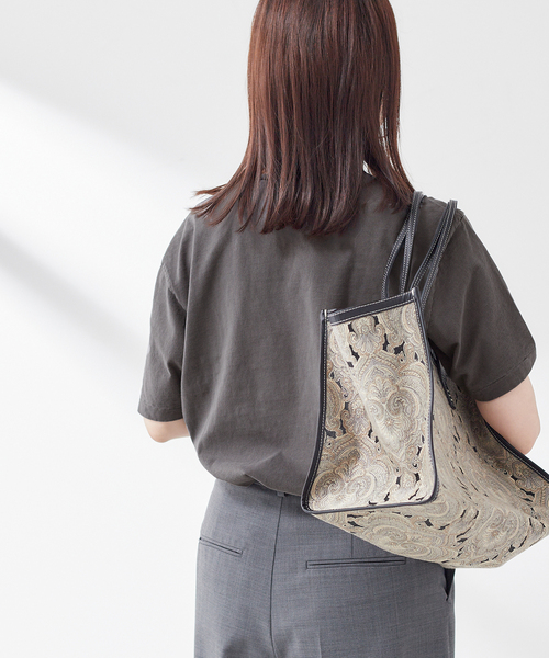 MIXTA（ミクスタ）の「《別注》【MIXTA/ミクスタ】TABBY CAT HANGOUT CREW T-SH：Tシャツ（Tシャツ/カットソー・レディース・ブラック/ネイビー/アイボリー・MEDIUM）」の8枚目の写真