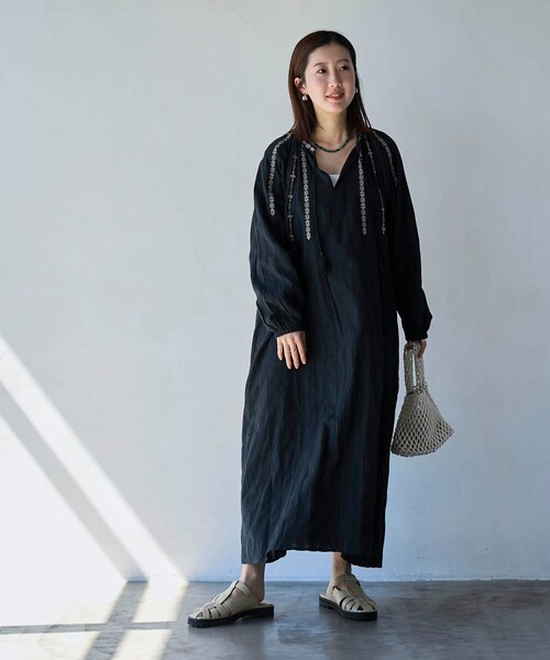coen（コーエン）の「MARKET（マーケット）配色刺繍カフタンワンピース（ワンピース・レディース・ブラック/オフホワイト・FREE）」の3枚目の写真
