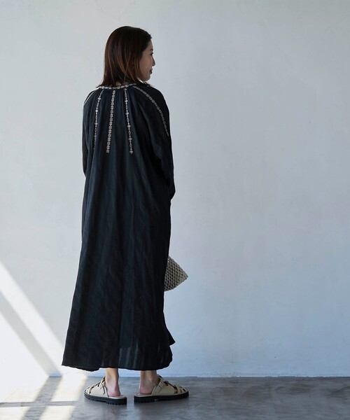 coen（コーエン）の「MARKET（マーケット）配色刺繍カフタンワンピース（ワンピース・レディース・ブラック/オフホワイト・FREE）」の5枚目の写真