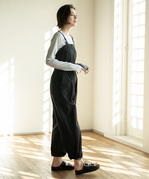 OPAQUE.CLIP（オペークドットクリップ）の「◆ナイロンZIPサロペット【洗濯機洗い可】（サロペット/オーバーオール・レディース・ブラック/ホワイト・36/38/40）」の11枚目の写真