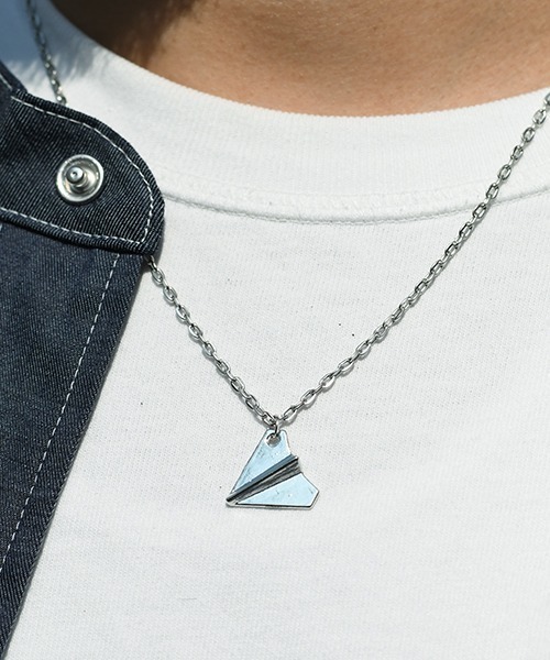 Fun & Daily(ファンアンドデイリー)の「F&D : ペーパーエアプレーンネックレス(ネックレス・メンズ・ゴールド/シルバー・FREE)」の2枚目の写真