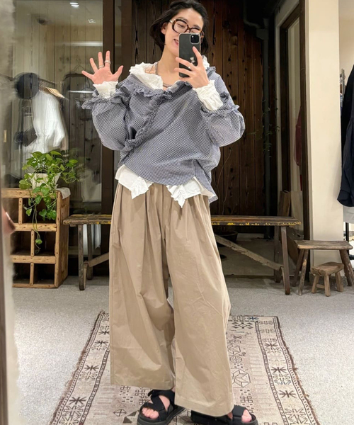 JOURNAL STANDARD LUXE（ジャーナルスタンダード　ラックス）の「《追加》ギンガム フリルブラウス（NV)（シャツ/ブラウス・レディース・ネイビー・FREE）」の6枚目の写真