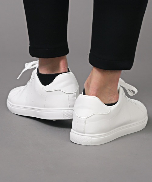 LUXSTYLE（ラグスタイル）の「Bracciano(ブラッチャーノ)PUパンチングラインスニーカー（スニーカー・メンズ・ブラック×ブラック/ホワイト/ブラック・25.5/27/26.5/26）」の6枚目の写真