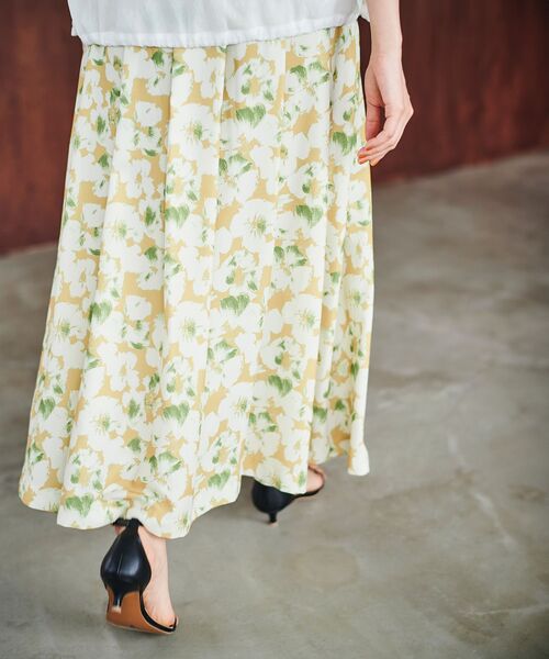 le.coeur blanc（ルクールブラン）の「フラワープリントギャザースカート（スカート・レディース・ブルー系その他4/イエロー系その他・38）」の12枚目の写真