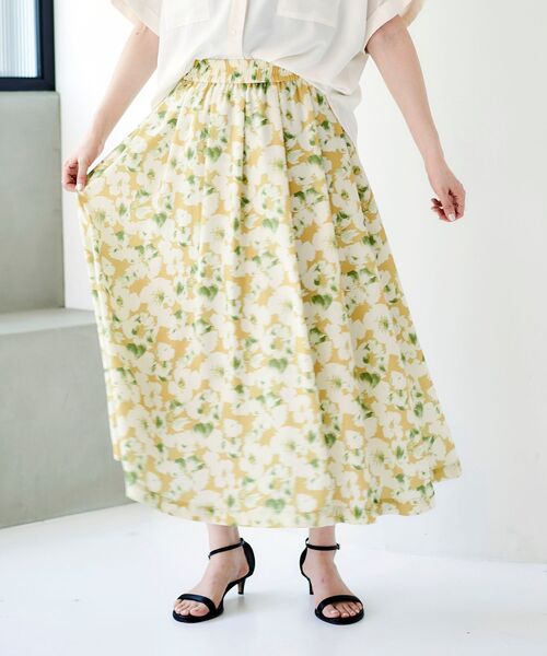 le.coeur blanc（ルクールブラン）の「フラワープリントギャザースカート（スカート・レディース・ブルー系その他4/イエロー系その他・38）」の18枚目の写真
