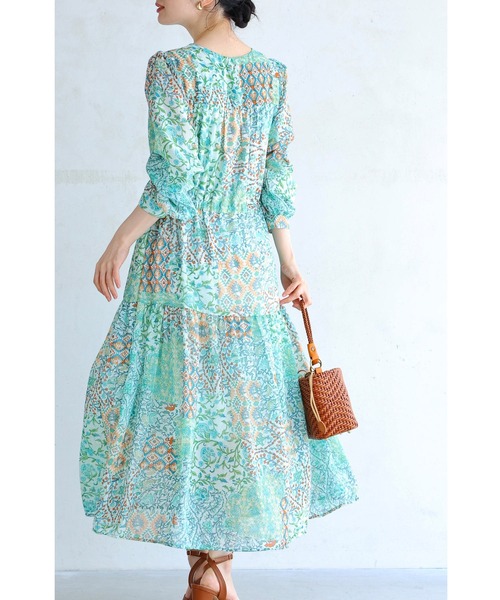 cawaii（カワイイ）の「爽やかなミントカラーのスカーフ柄ミディアム  