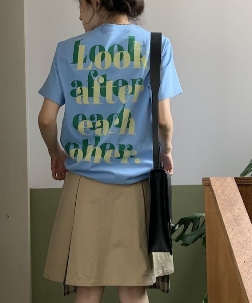 SHEENA(シーナ)の「オーバーラップ配色ロゴBIGTシャツ(Tシャツ/カットソー・レディース・ホワイト/サックスブルー・M)」の3枚目の写真