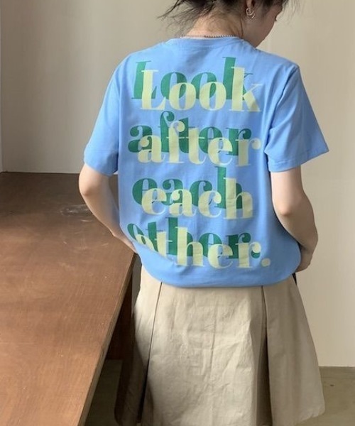 SHEENA(シーナ)の「オーバーラップ配色ロゴBIGTシャツ(Tシャツ/カットソー・レディース・ホワイト/サックスブルー・M)」の4枚目の写真