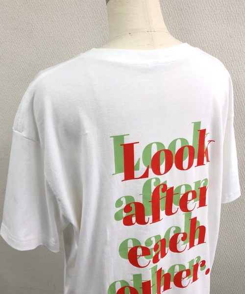 SHEENA(シーナ)の「オーバーラップ配色ロゴBIGTシャツ(Tシャツ/カットソー・レディース・ホワイト/サックスブルー・M)」の13枚目の写真