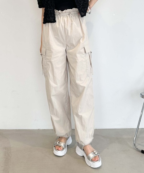 archives(アルシーヴ)の「ウエストギャザーカーゴパンツ(カーゴパンツ・レディース・グレー/ブラック/アイボリー・MEDIUM)」の2枚目の写真