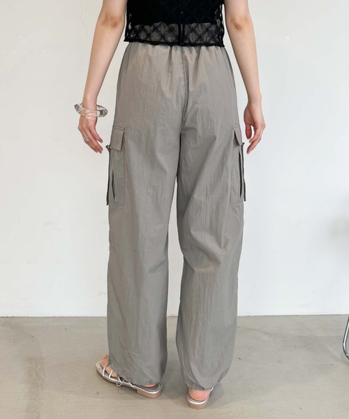 archives(アルシーヴ)の「ウエストギャザーカーゴパンツ(カーゴパンツ・レディース・グレー/ブラック/アイボリー・MEDIUM)」の6枚目の写真