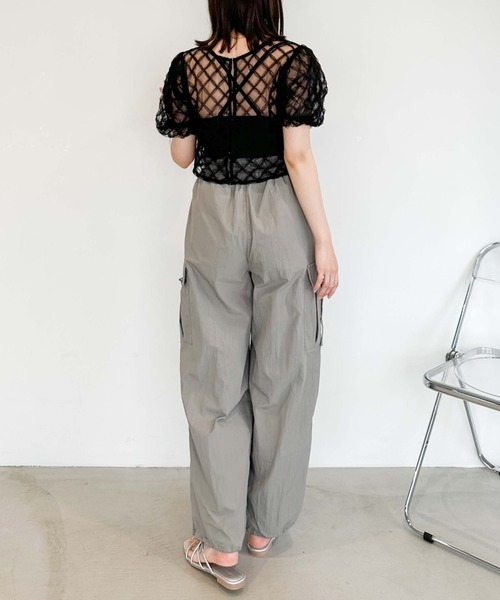 archives(アルシーヴ)の「ウエストギャザーカーゴパンツ(カーゴパンツ・レディース・グレー/ブラック/アイボリー・MEDIUM)」の8枚目の写真