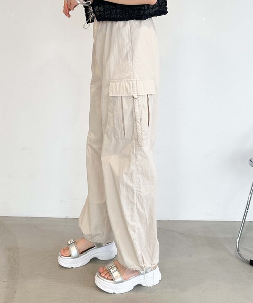 archives(アルシーヴ)の「ウエストギャザーカーゴパンツ(カーゴパンツ・レディース・グレー/ブラック/アイボリー・MEDIUM)」の11枚目の写真