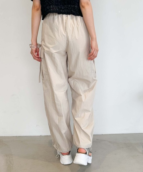 archives(アルシーヴ)の「ウエストギャザーカーゴパンツ(カーゴパンツ・レディース・グレー/ブラック/アイボリー・MEDIUM)」の12枚目の写真