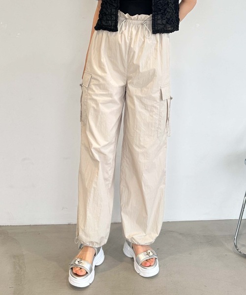 archives(アルシーヴ)の「ウエストギャザーカーゴパンツ(カーゴパンツ・レディース・グレー/ブラック/アイボリー・MEDIUM)」の10枚目の写真