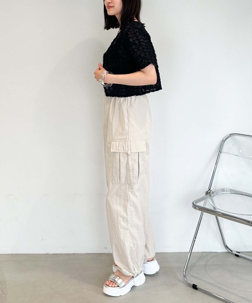 archives(アルシーヴ)の「ウエストギャザーカーゴパンツ(カーゴパンツ・レディース・グレー/ブラック/アイボリー・MEDIUM)」の15枚目の写真